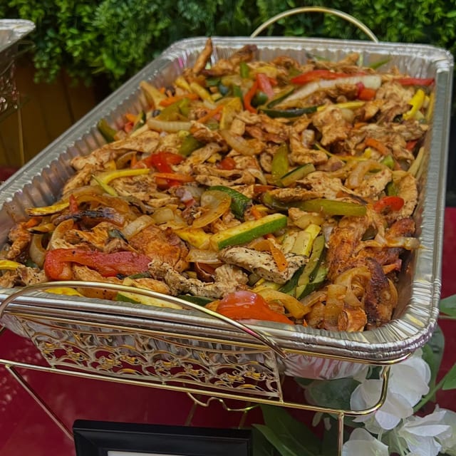 FULL TRAY CHICKEN FAJITA (SERVED 20-25.