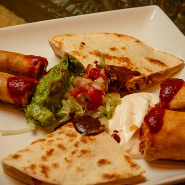 SAMPLE PLATTER (not available to go).